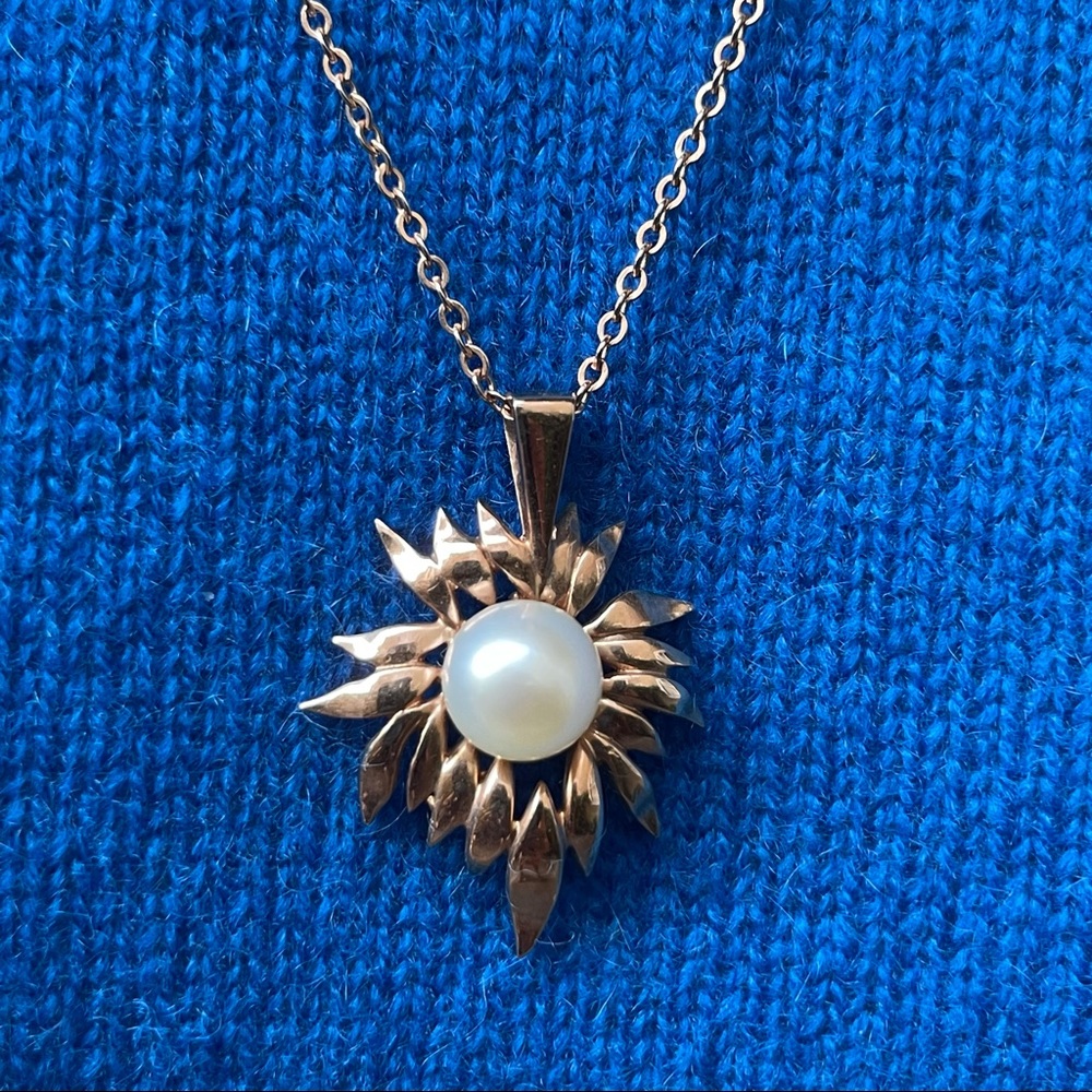 Vintage 14K gold pendant with pearl and chain